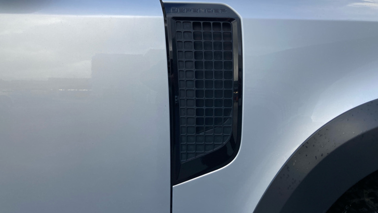 Land Rover Defender 3.0 D300 X-Dynamic HSE 110 5dr Auto Diesel Estate